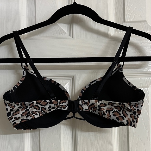 Victoria’s Secret bra size 36B, good condition pre-owned. - Picture 2 of 3
